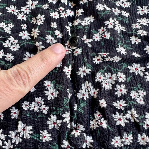 FatFace Floral Flutter Sleeve Top - Picture 5 of 7